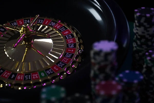 Dragon Tiger live table with multilingual dealer Live dealer at Dragon Tiger table